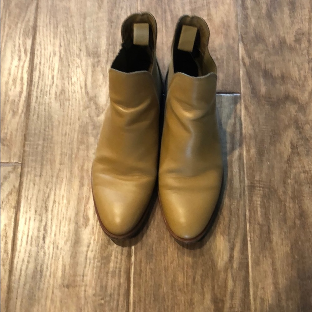 Everlane Chelsea boot
